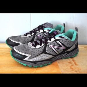 New Balance 910 v1 Sneakers